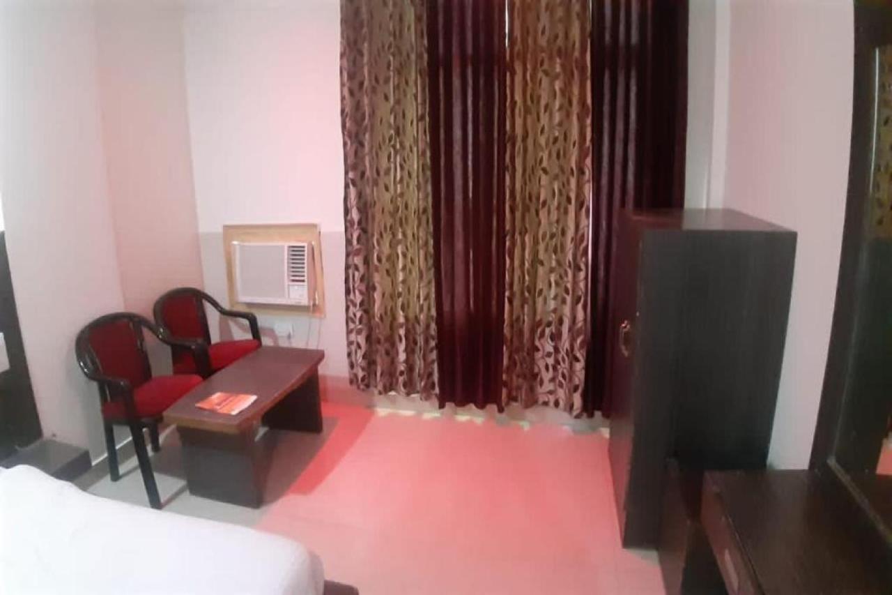 Oyo 81211 Hotel Janta 格德拉 外观 照片