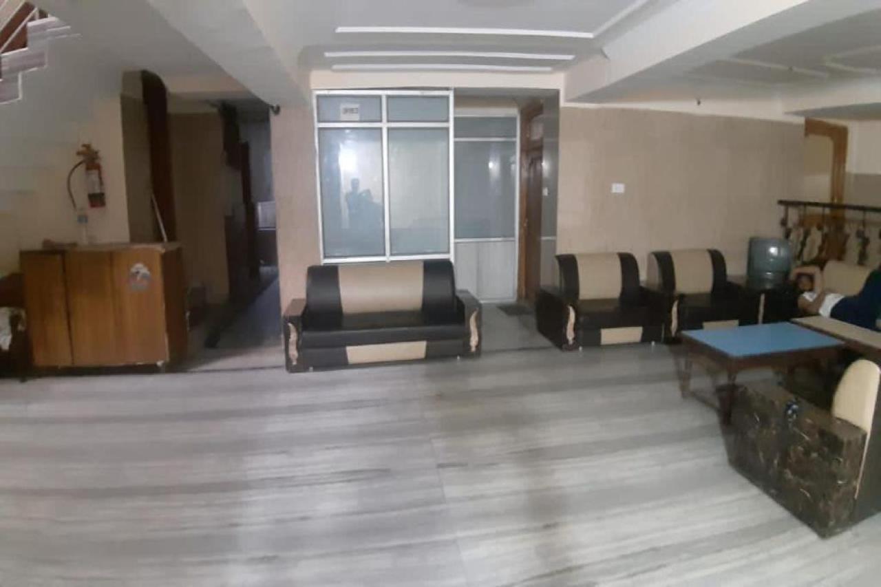 Oyo 81211 Hotel Janta 格德拉 外观 照片